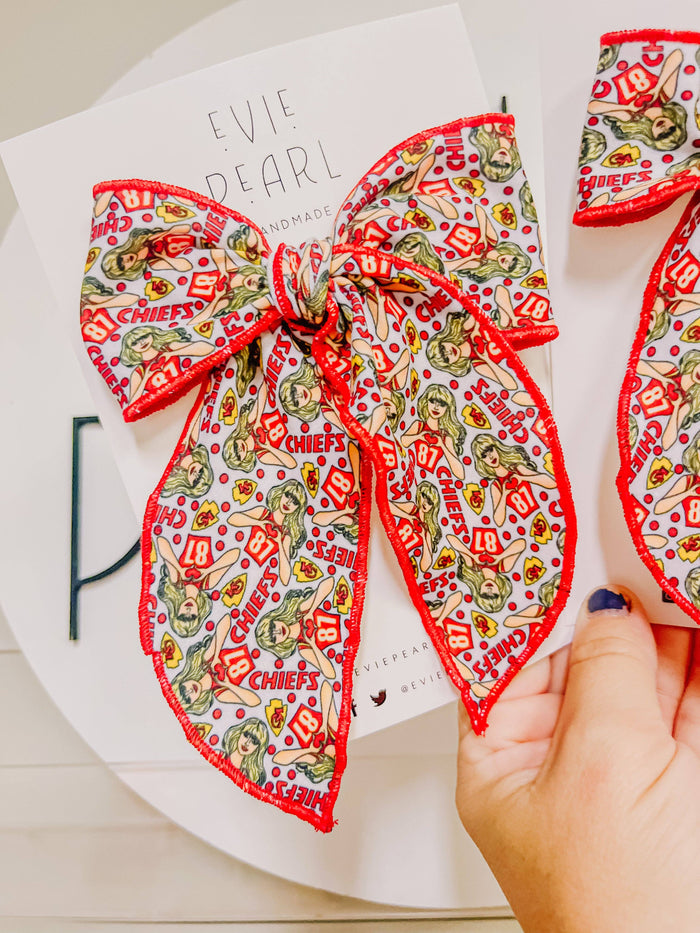 Taylor Swiftie 87 Travis Kelce: Oversized Bow